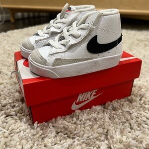 Nike Kids Blazer Mid ‘77 size 5c NEW IN BOX